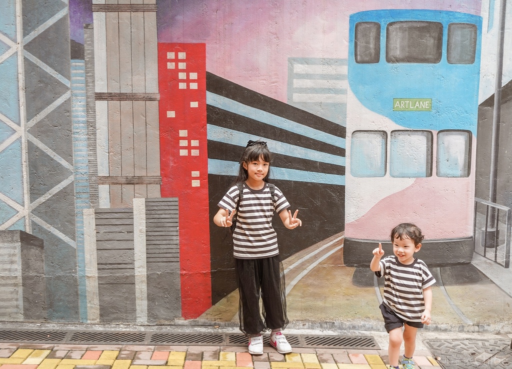 香港三天兩夜親子行程 赤柱 海洋公園 叮叮車 必搭電車全景遊發現老香港 堅尼地城 藝里坊壁畫45.jpg
