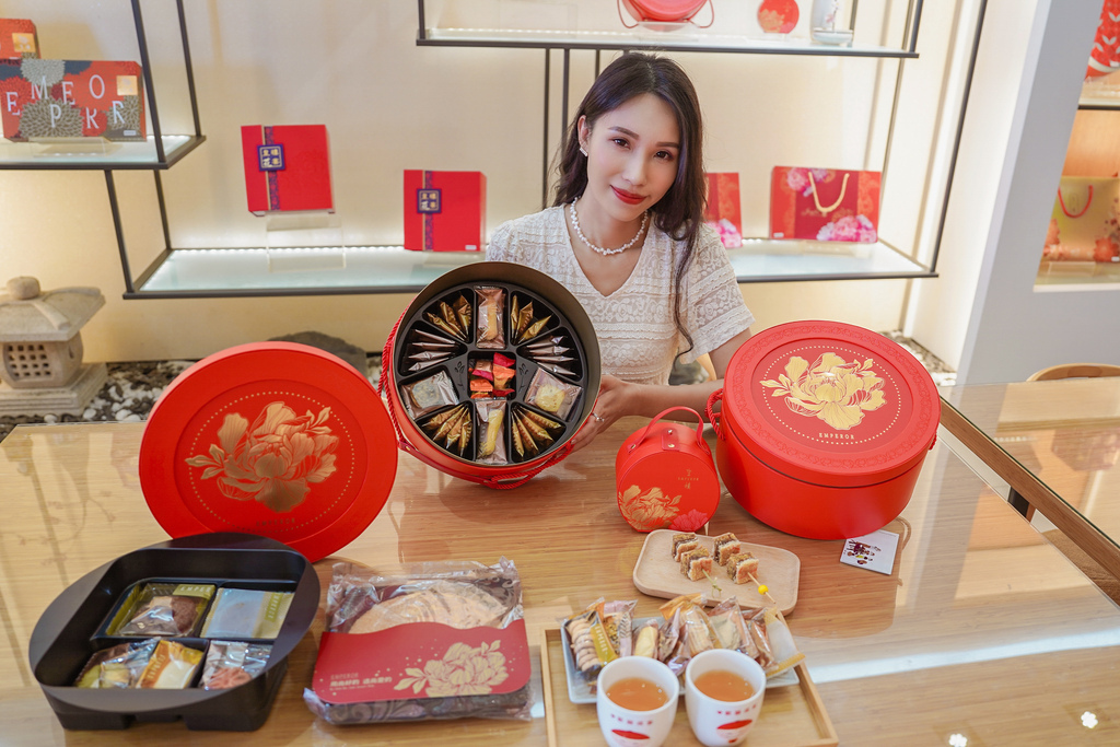 皇樓喜餅門市試吃開箱 璀璨 ‧ 圓提盒 中西式喜餅 伴手禮 推薦 感受愛情綻放的時刻1.jpg