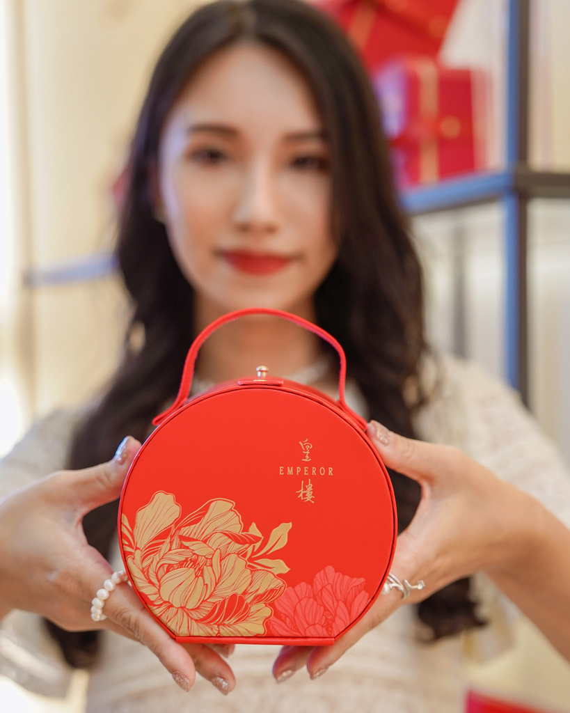 皇樓喜餅門市試吃開箱 璀璨 ‧ 圓提盒 中西式喜餅 伴手禮 推薦 感受愛情綻放的時刻15.jpg