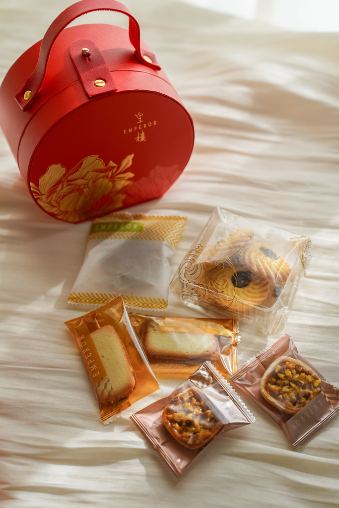 皇樓喜餅門市試吃開箱 璀璨 ‧ 圓提盒 中西式喜餅 伴手禮 推薦 感受愛情綻放的時刻17.jpg