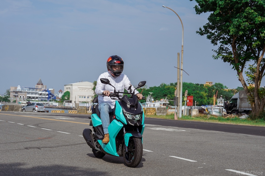 宏佳騰機車｜STR250評價試乘心得 白牌機車之王 擁有最佳馬力 通勤旅遊都很罩2.jpg