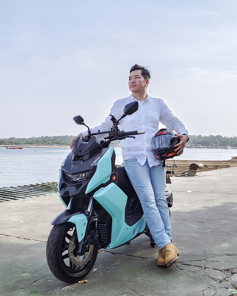 宏佳騰機車｜STR250評價試乘心得 白牌機車之王 擁有最佳馬力 通勤旅遊都很罩13.jpg