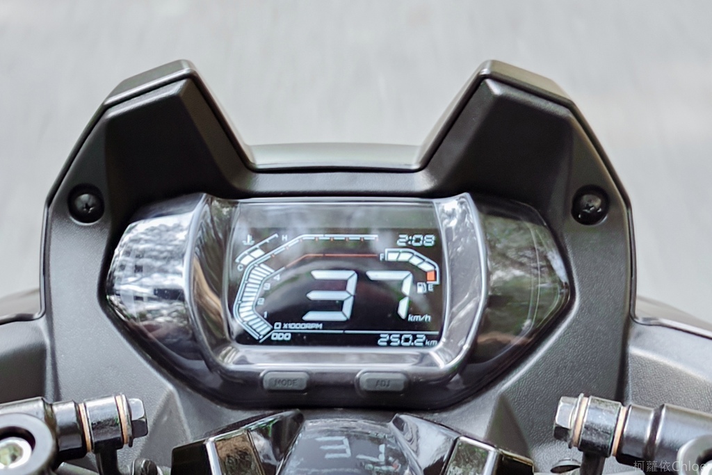 宏佳騰機車｜STR250評價試乘心得 白牌機車之王 擁有最佳馬力 通勤旅遊都很罩14.jpg