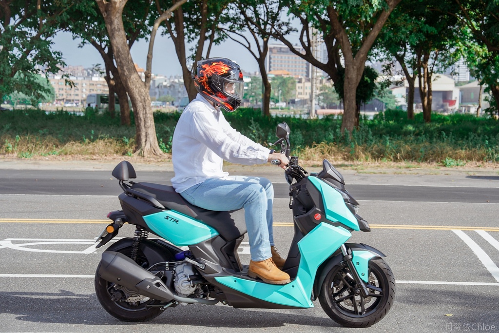 宏佳騰機車｜STR250評價試乘心得 白牌機車之王 擁有最佳馬力 通勤旅遊都很罩22.jpg