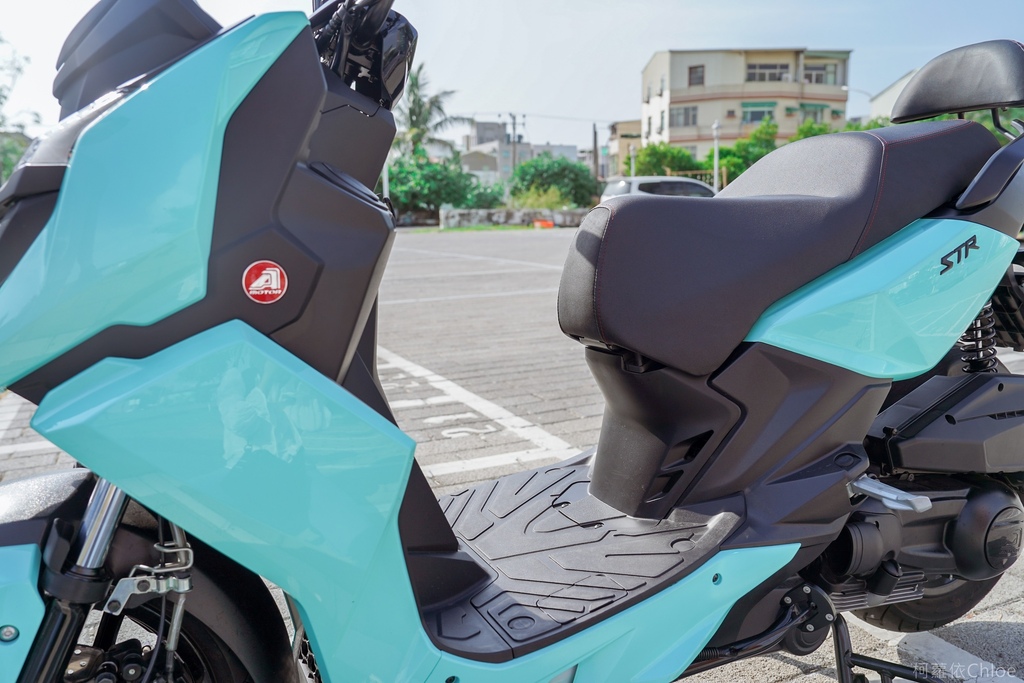 宏佳騰機車｜STR250評價試乘心得 白牌機車之王 擁有最佳馬力 通勤旅遊都很罩20.jpg