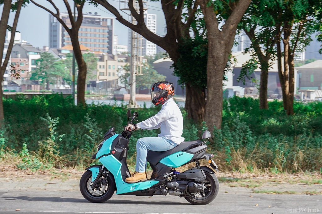 宏佳騰機車｜STR250評價試乘心得 白牌機車之王 擁有最佳馬力 通勤旅遊都很罩29.jpg