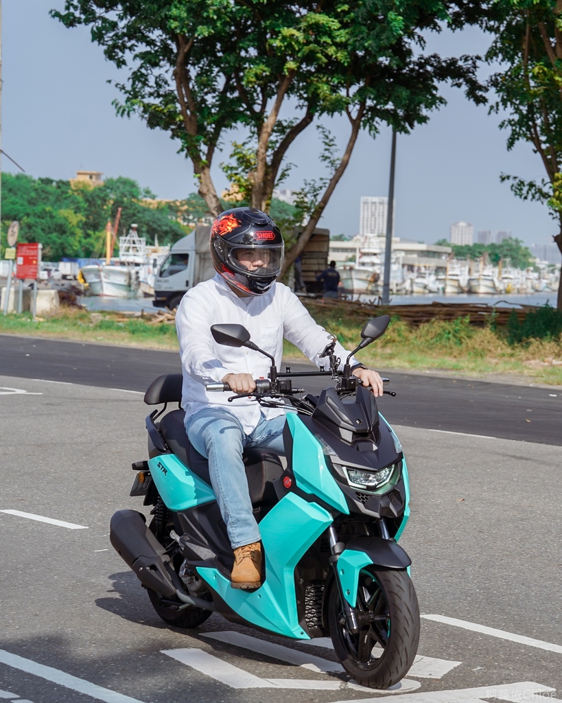 宏佳騰機車｜STR250評價試乘心得 白牌機車之王 擁有最佳馬力 通勤旅遊都很罩32.jpg