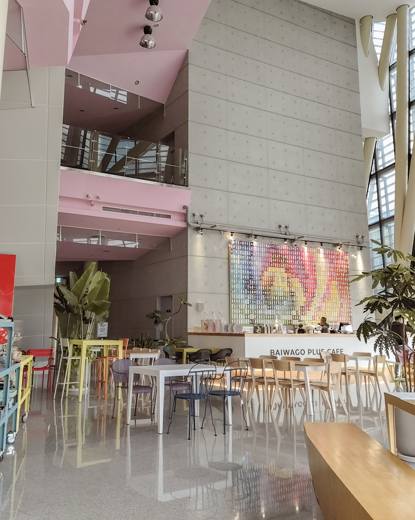 高雄海景質感咖啡廳 百瓦哥咖啡 高雄高流館 結合藝術創作展 感受咖啡與藝術美學2.jpg