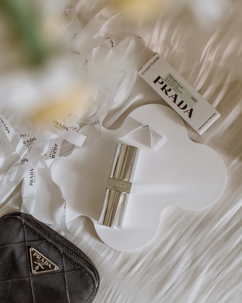 開箱 PRADA BEAUTY 經典護唇膏 滋潤不油膩的PRADA GREEN4.jpg