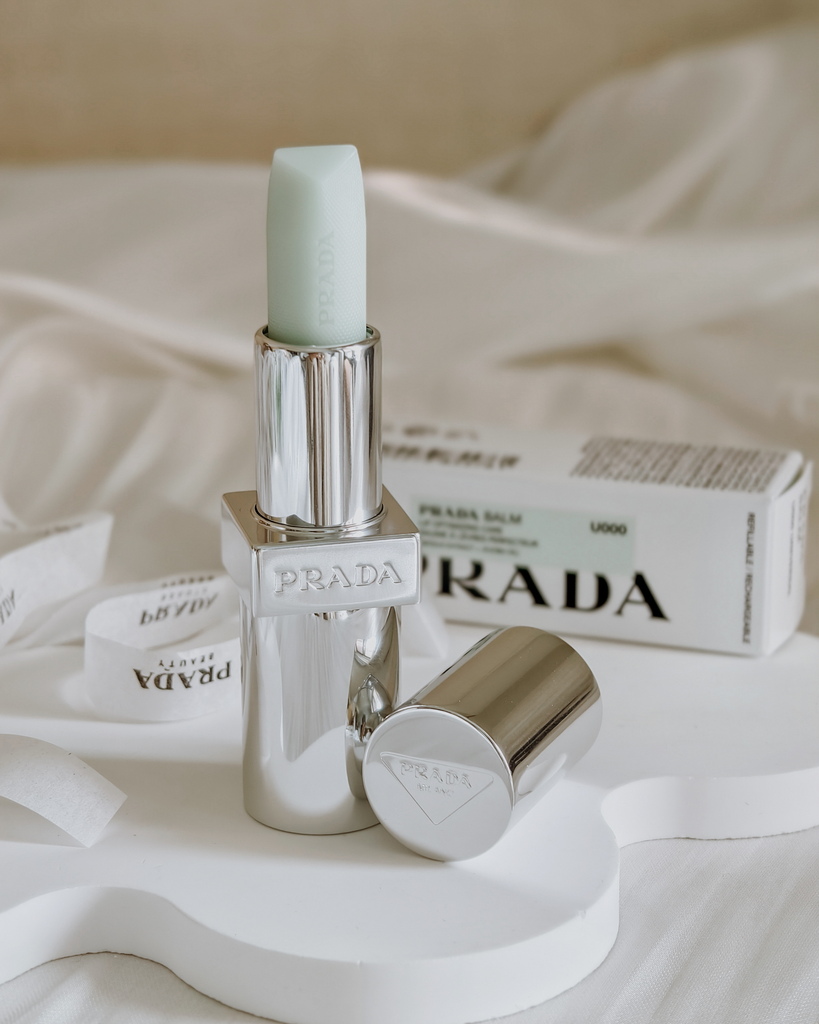 開箱 PRADA BEAUTY 經典護唇膏 滋潤不油膩的PRADA GREEN5.jpg