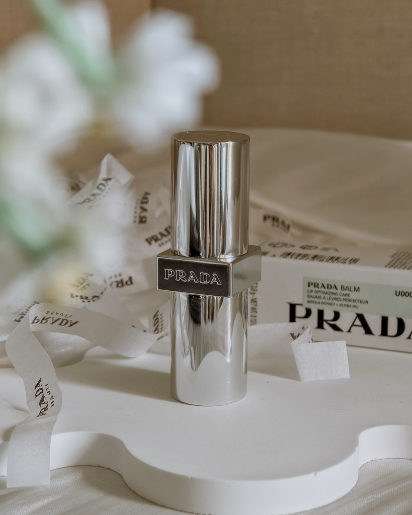 開箱 PRADA BEAUTY 經典護唇膏 滋潤不油膩的PRADA GREEN2.jpg