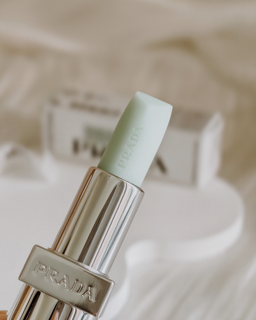 開箱 PRADA BEAUTY 經典護唇膏 滋潤不油膩的PRADA GREEN6.jpg
