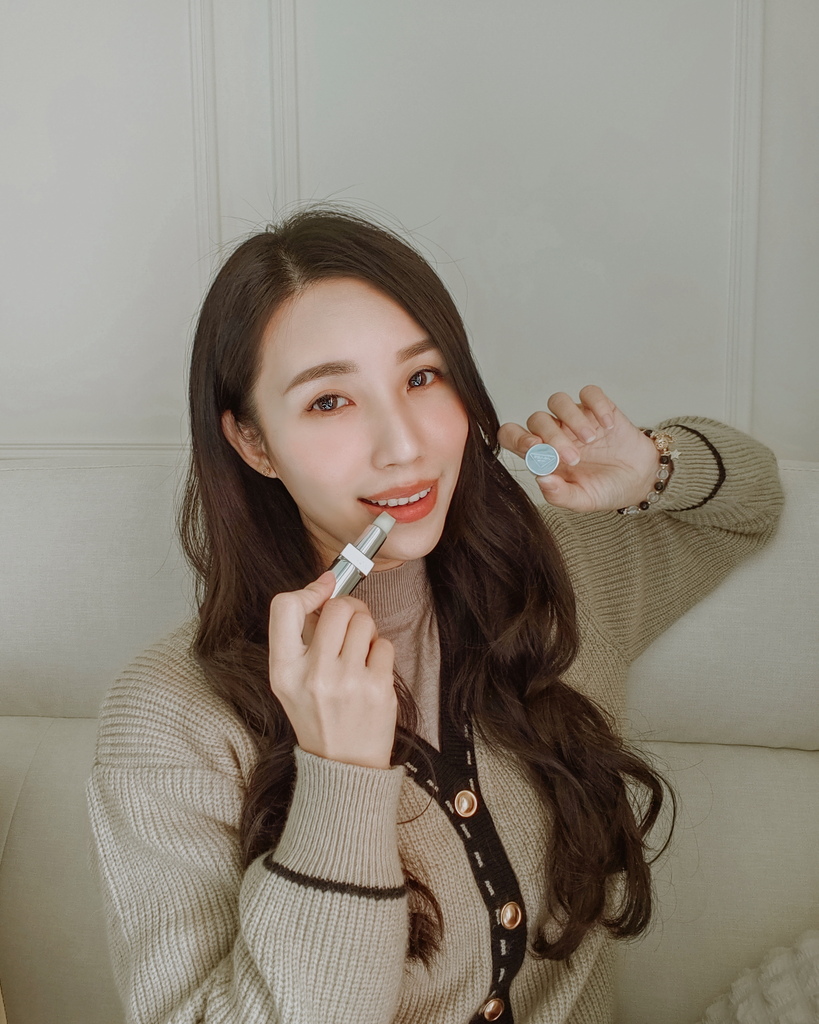 開箱 PRADA BEAUTY 經典護唇膏 滋潤不油膩的PRADA GREEN8.jpg