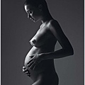 miranda-kerr-pregnant-naked-w-magazine-530x732.jpg