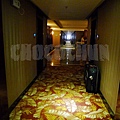 (一)華文森林酒店房外長廊