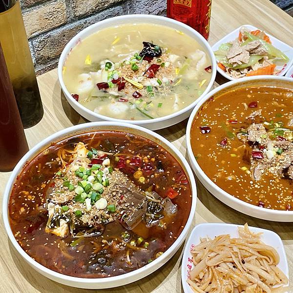 <大巨蛋美食>道地四川料理，超下飯酸菜魚麻辣煲