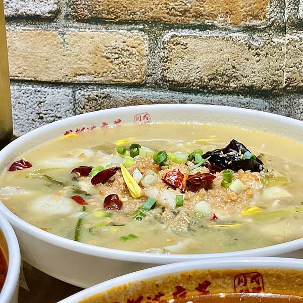 <大巨蛋美食>道地四川料理，超下飯酸菜魚麻辣煲