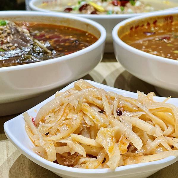 <大巨蛋美食>道地四川料理，超下飯酸菜魚麻辣煲