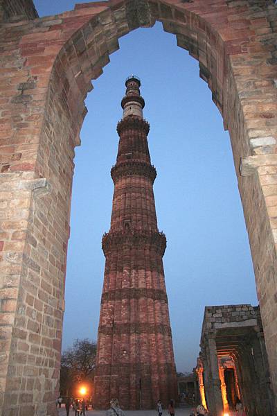 Dehli  41 Qutab Minar built 1193 AD.jpg