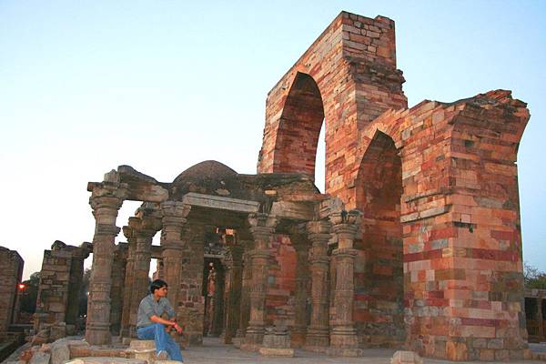 Dehli  42 Qutab Minar built 1193 AD.jpg