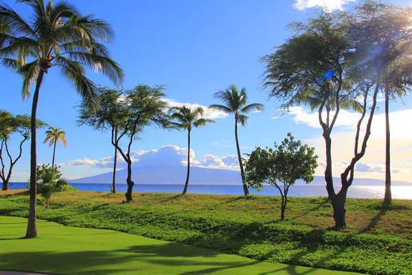 Ka'anapali Beach (southwestern Maui Island).jpg