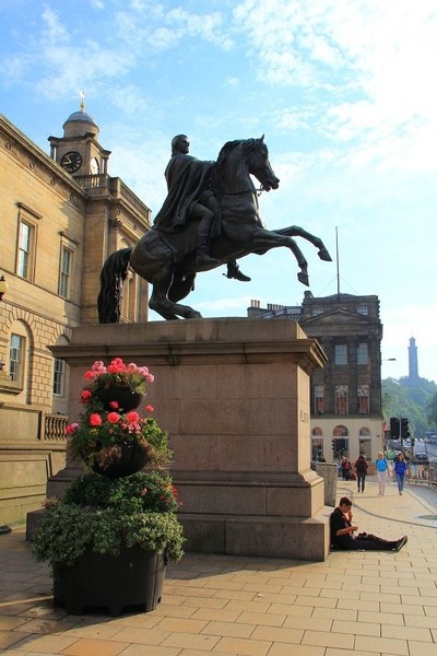 44.  Edinburgh- Duke Wellington & Beggar.jpg