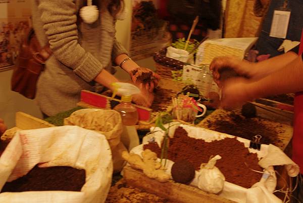 大家一起來做種子球!把綠色帶回家