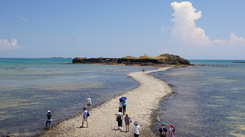 17澎湖赤嶼踏浪.JPG