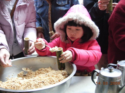 雖然虛脫還是要做竹筒飯