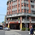 35連店家的建築也是走古風