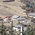 黃龍山下民宅。