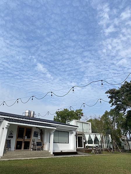 [食記] 台中霧峰景觀餐廳，窩在草皮的日子好享受