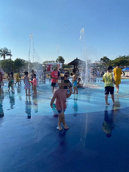 [遊記] 東石親水公園玩水吃海鮮，夏天就是玩水 