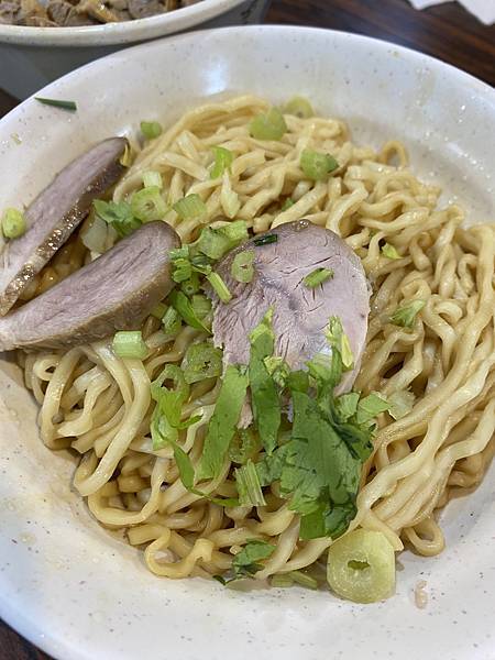 台中北區永興街人氣餐廳，廟口意麵招牌鴨香飯與意麵平價美味，香