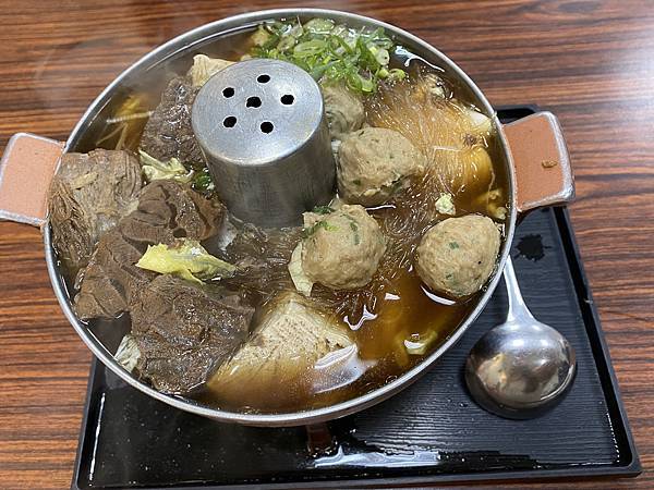 [食遊] 南區低調好吃牛肉丸子鍋，鈺鳳創意