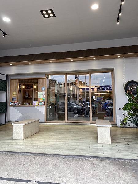 [食遊] 東區頂好馨湯鍋，四川麻辣小火鍋推一個