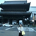 東本願寺- 趕在要關門前進去參觀。不用門票哦！