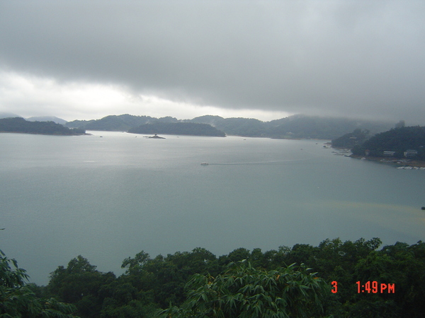 雨中的日月潭