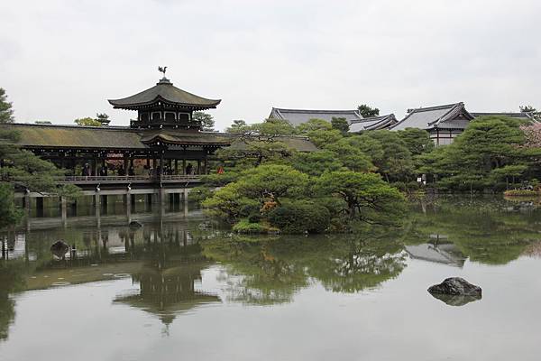 關西自助旅行 京都平安神宮 來 神苑 欣賞嬌媚動人的八重紅枝垂櫻 克莉絲汀的美好時光 痞客邦 關西自助旅行 京都平安神宮 來 神苑 欣賞嬌媚動人的八重紅枝垂櫻 克莉絲汀的美好時光 痞客邦