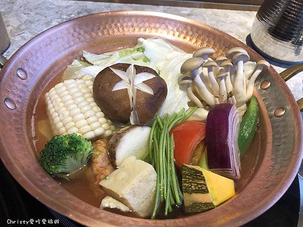 [食記] 台中-月暮藏涮涮鍋~氣派裝潢、活體海鮮