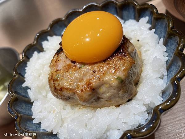 [食記] 台北。忠孝敦化站-肉旨房~成功立蛋送漢堡