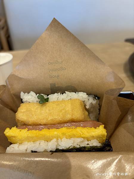 [食記] 沖繩那霸機場。豬肉蛋飯糰-pork tamago 