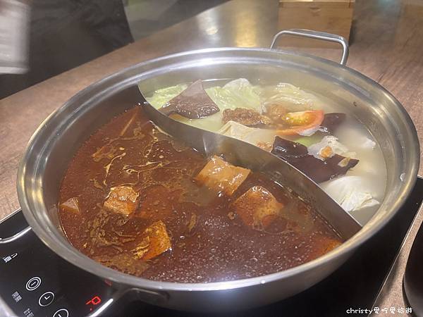 [食記] 台北麻辣火鍋。中山站-八條老宅~滑嫩鴨血