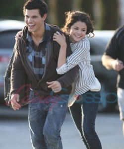 SelenaGomez_TaylorLautner01.jpg