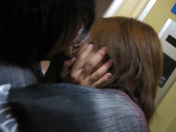 這兩位當事人 事後完全忘記他們在電梯裡的狂吻