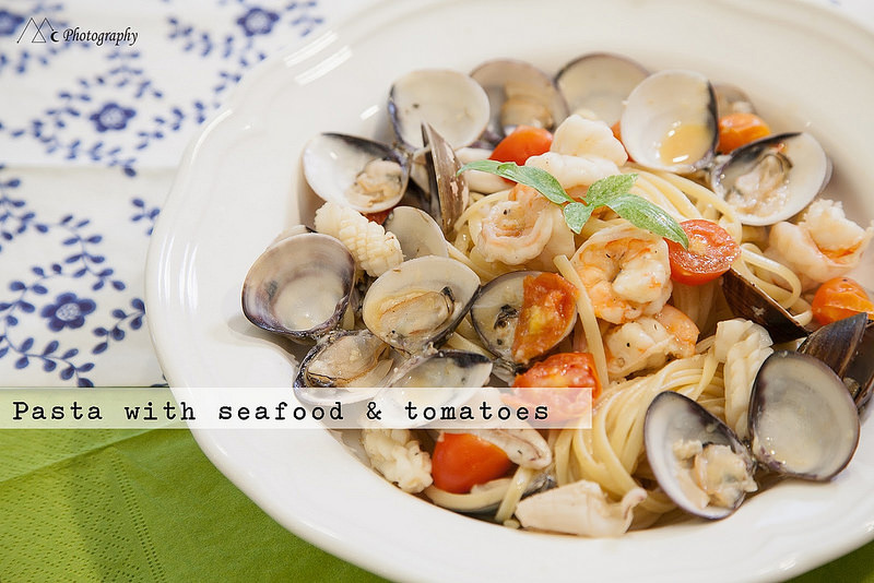 pasta with seafood & tomatoes4