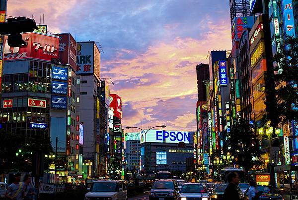 Sunset_over_Shinjuku.jpg