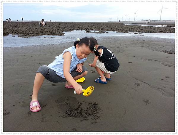 2013_0608觀音濱海遊憩區玩沙 (15)