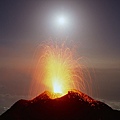 火山噴日