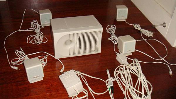 Cambridge Soundworks 4.1 (1)